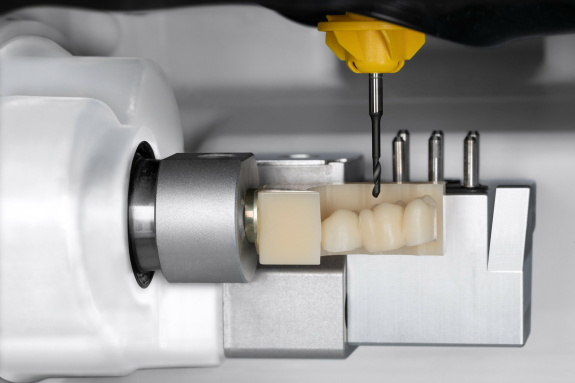 4-osá frézovací jednotka CC COOL pro frézování téměř jakéhokoliv druhu materiál