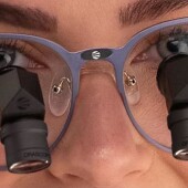Lupové brýle zaměřené na dentální hygienu